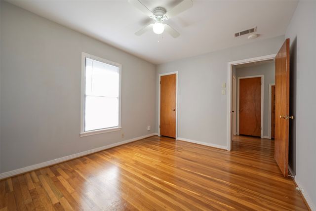 1226 S Brazos Street, Weatherford, TX 76086