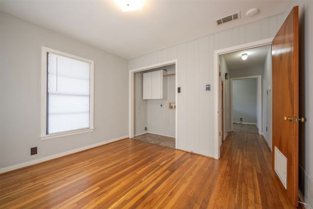 1226 S Brazos Street, Weatherford, TX 76086