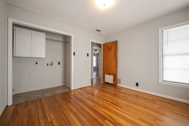 1226 S Brazos Street, Weatherford, TX 76086