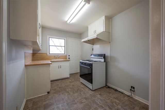 1226 S Brazos Street, Weatherford, TX 76086