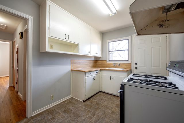 1226 S Brazos Street, Weatherford, TX 76086