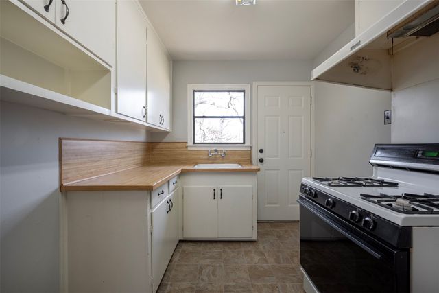 1226 S Brazos Street, Weatherford, TX 76086