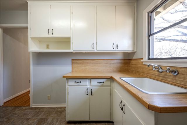 1226 S Brazos Street, Weatherford, TX 76086