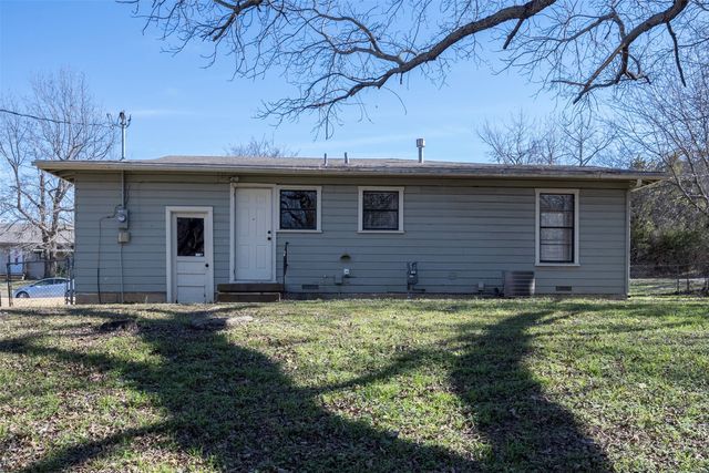 1226 S Brazos Street, Weatherford, TX 76086