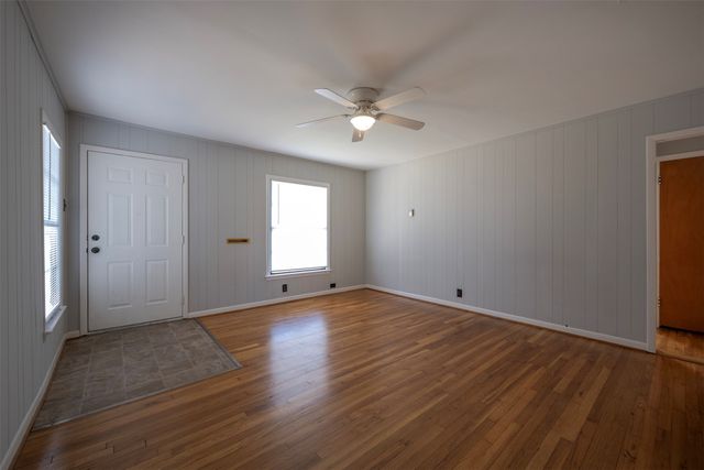 1226 S Brazos Street, Weatherford, TX 76086