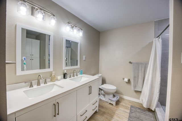 113 Peach Tree Dr, Palestine, TX 75803