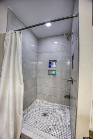 113 Peach Tree Dr, Palestine, TX 75803