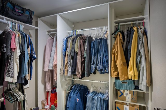 113 Peach Tree Dr, Palestine, TX 75803