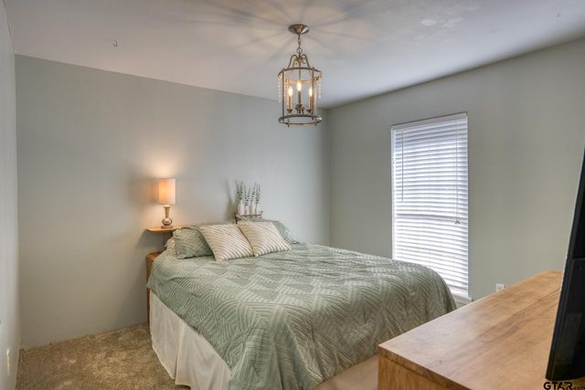 113 Peach Tree Dr, Palestine, TX 75803