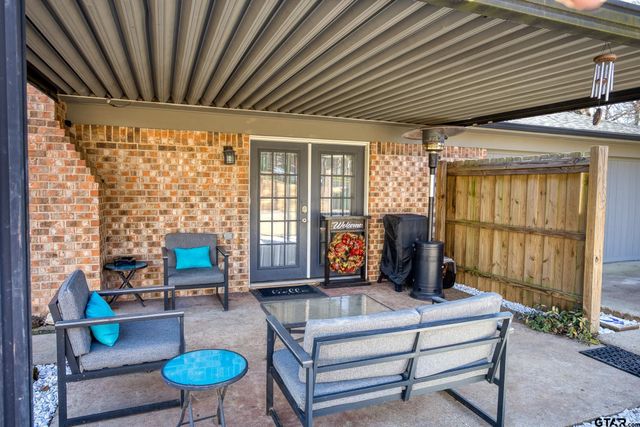 113 Peach Tree Dr, Palestine, TX 75803