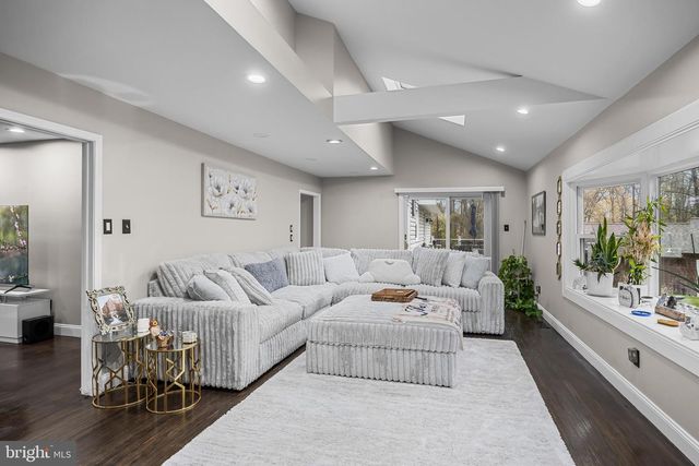 68 CROOKED LN, Cherry Hill, NJ 08034