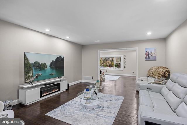 68 CROOKED LN, Cherry Hill, NJ 08034