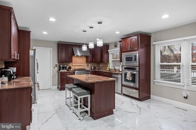 68 CROOKED LN, Cherry Hill, NJ 08034