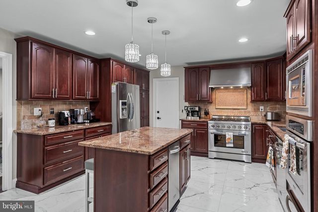 68 CROOKED LN, Cherry Hill, NJ 08034