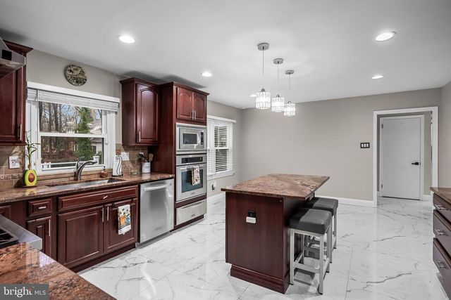 68 CROOKED LN, Cherry Hill, NJ 08034