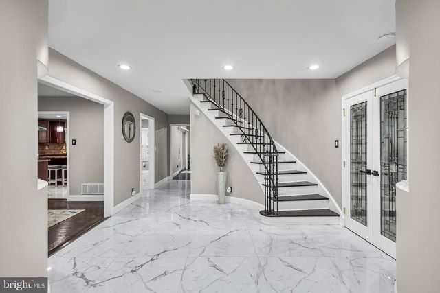 68 CROOKED LN, Cherry Hill, NJ 08034