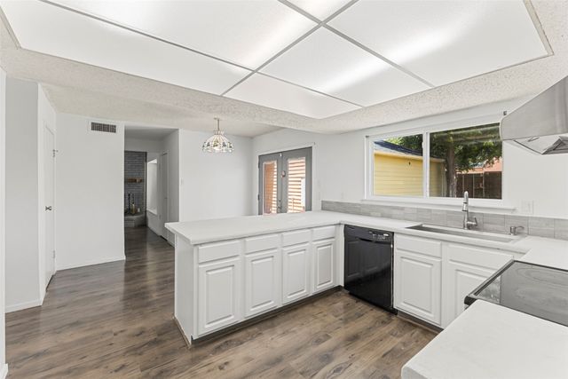 7233 Bayberry Lane, Dallas, TX 75249
