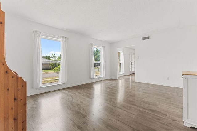7233 Bayberry Lane, Dallas, TX 75249