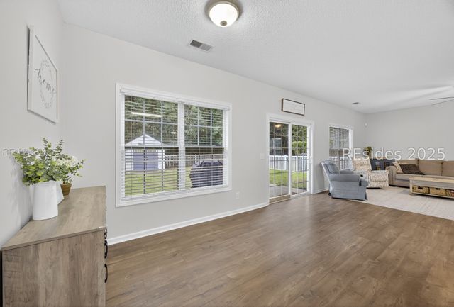 15 Mayfair Dr, Bluffton, SC 29910