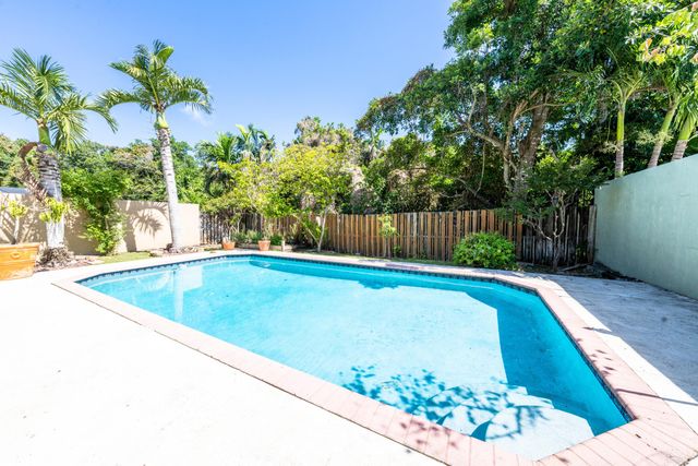 6765 NW 75th Place, Parkland, FL 33067