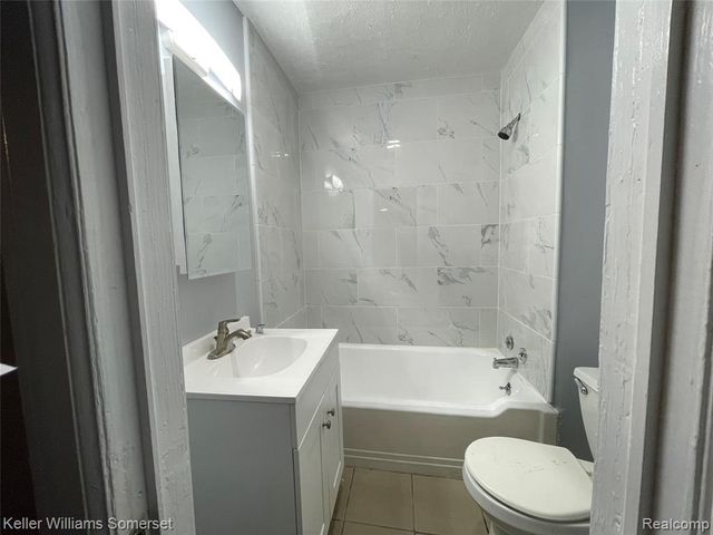 18722 Brady, Redford, MI 48240