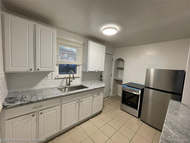 18722 Brady, Redford, MI 48240