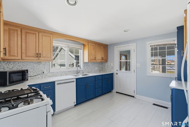 20 Browning Avenue, Newington, CT 06111