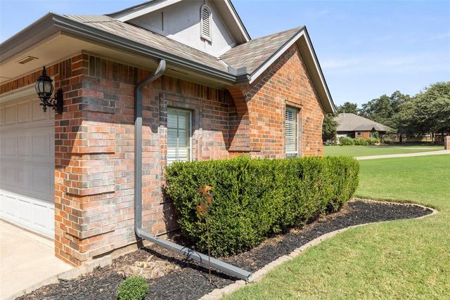 1043 Hidden Oaks Way, Guthrie, OK 73044