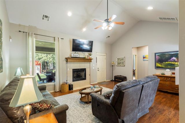 1043 Hidden Oaks Way, Guthrie, OK 73044