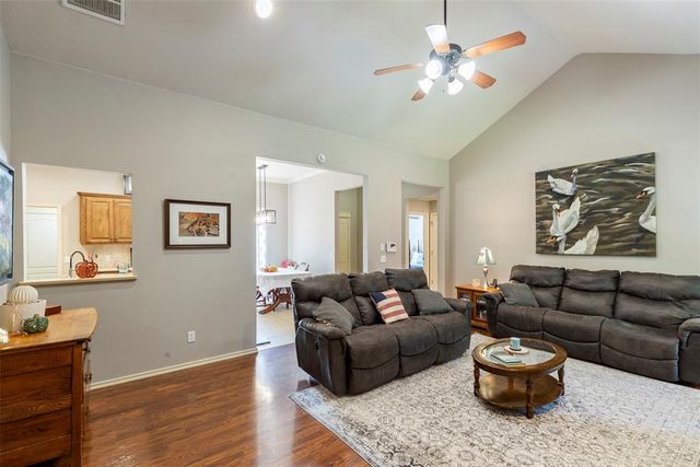 1043 Hidden Oaks Way, Guthrie, OK 73044