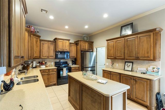 1043 Hidden Oaks Way, Guthrie, OK 73044