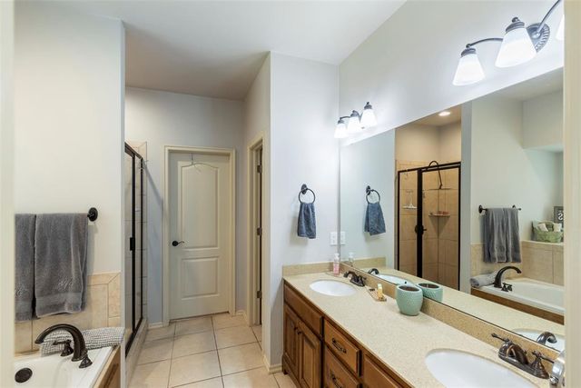 1043 Hidden Oaks Way, Guthrie, OK 73044