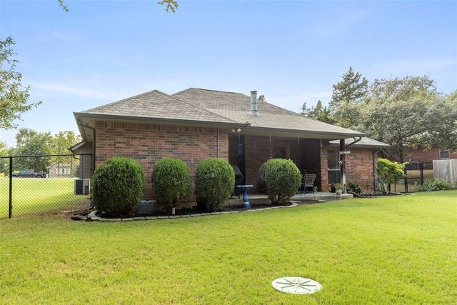 1043 Hidden Oaks Way, Guthrie, OK 73044