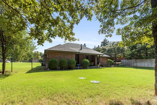 1043 Hidden Oaks Way, Guthrie, OK 73044