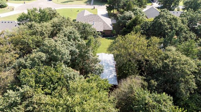 1043 Hidden Oaks Way, Guthrie, OK 73044