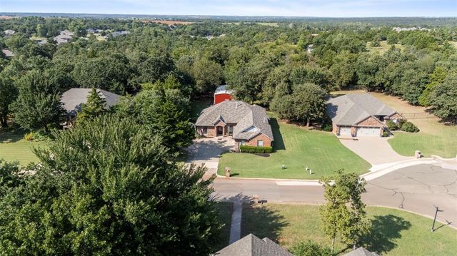 1043 Hidden Oaks Way, Guthrie, OK 73044