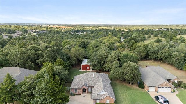 1043 Hidden Oaks Way, Guthrie, OK 73044