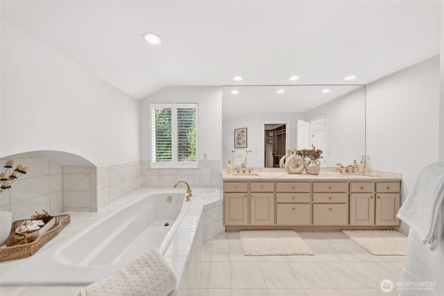 6831 117th Avenue NE, Kirkland, WA 98033