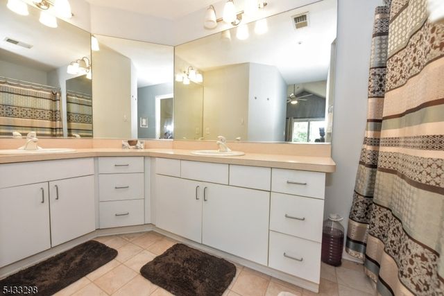 24 Harker Hill Dr, Hardyston Twp., NJ 07419