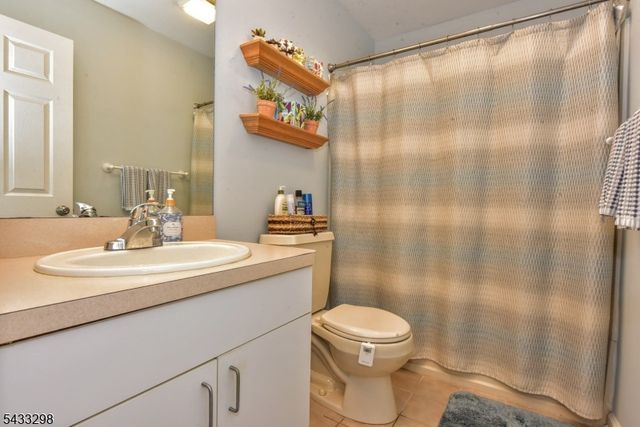 24 Harker Hill Dr, Hardyston Twp., NJ 07419