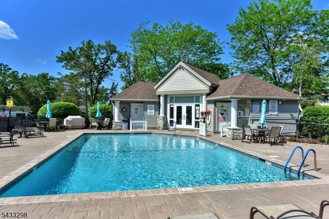 24 Harker Hill Dr, Hardyston Twp., NJ 07419