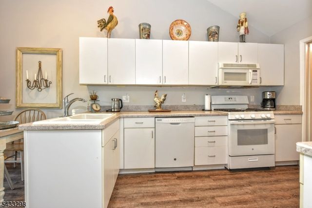 24 Harker Hill Dr, Hardyston Twp., NJ 07419
