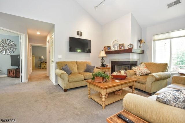 24 Harker Hill Dr, Hardyston Twp., NJ 07419