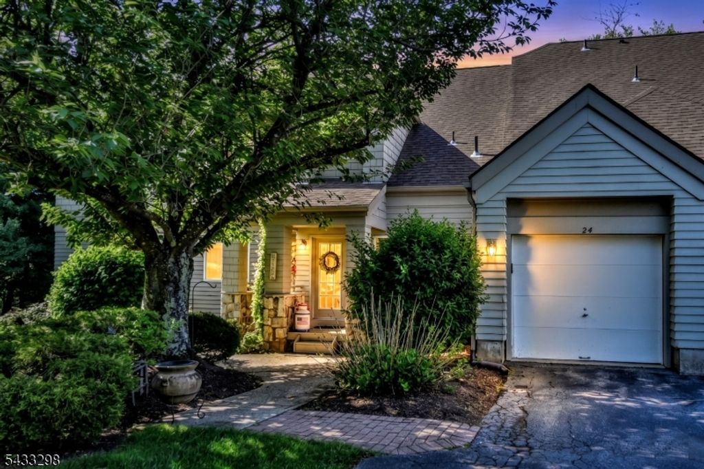 24 Harker Hill Dr, Hardyston Twp., NJ 07419