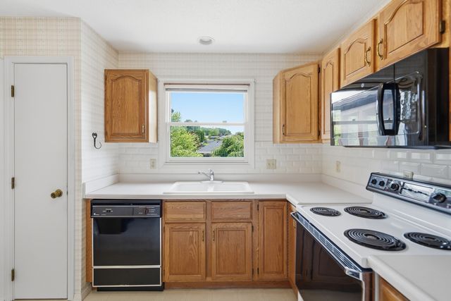 4625 Fillmore Lane, Davenport, IA 52806