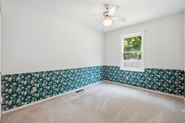 4625 Fillmore Lane, Davenport, IA 52806