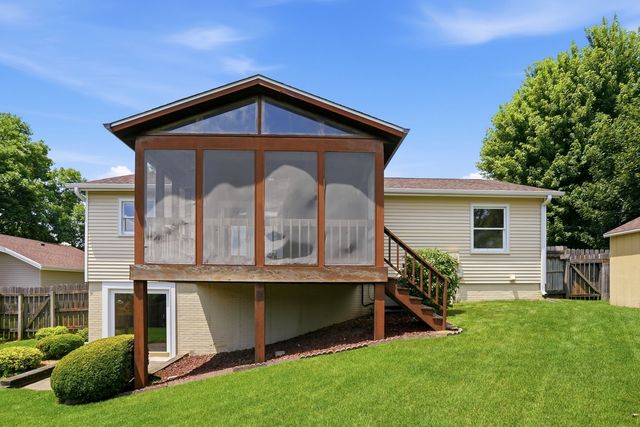 4625 Fillmore Lane, Davenport, IA 52806