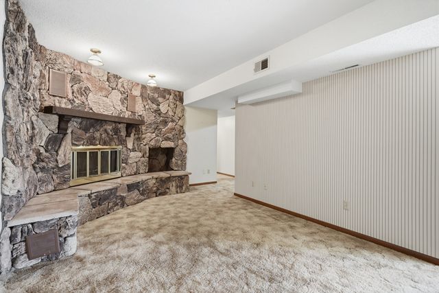 4625 Fillmore Lane, Davenport, IA 52806