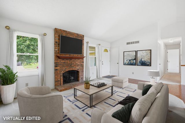 4625 Fillmore Lane, Davenport, IA 52806