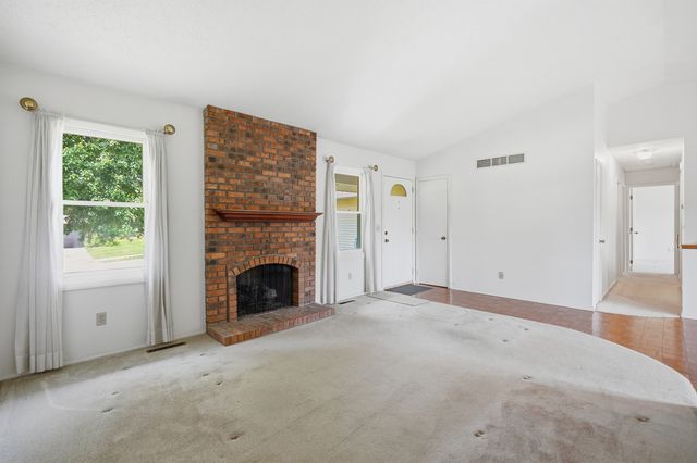 4625 Fillmore Lane, Davenport, IA 52806